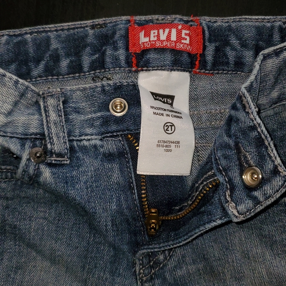 Levi Jeans - Picture 2 of 3